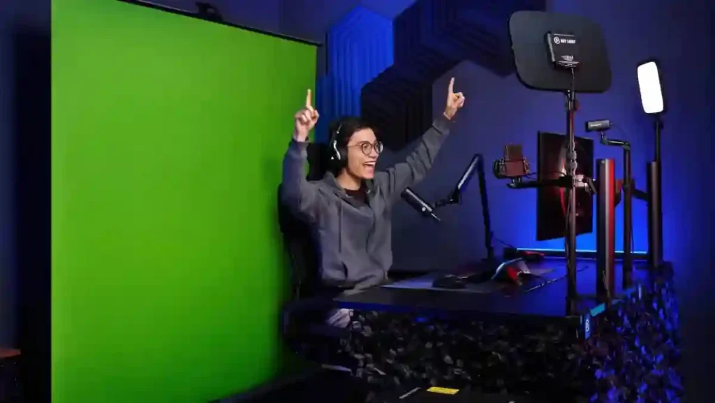 Yayıncı Ekipmanları Neler? Ünlü Bir Yayıncı Olmak İçin Gereken Tüm Ekipmanları Listeledik! 10 Yeşil Ekran veya Green Screen