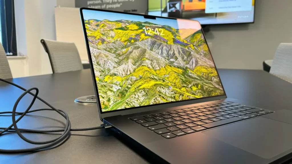 Yazılım İçin Laptop Önerisi - En İyi 10+ Laptop! 31 Apple MacBook Pro M4 İnceleme