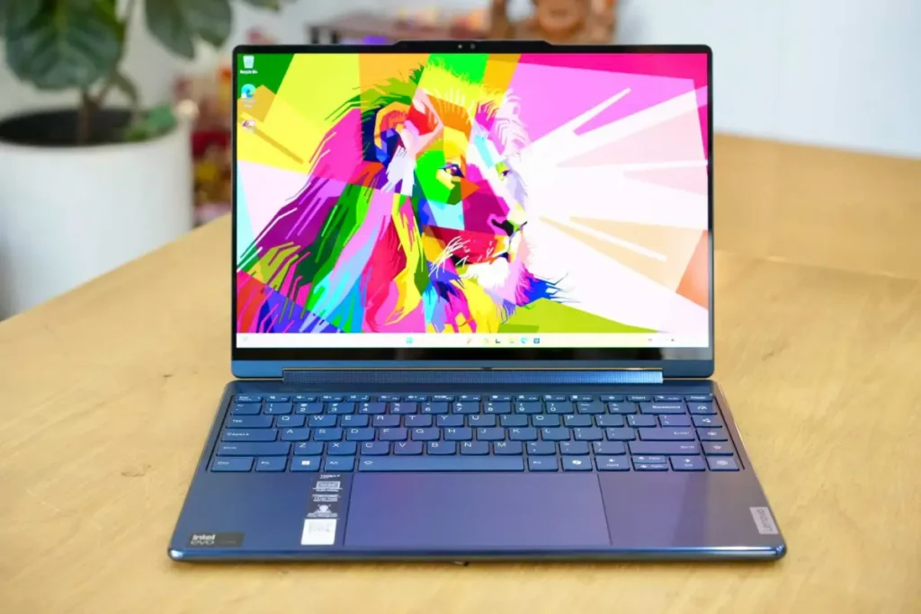 Yazılım İçin Laptop Önerisi - En İyi 10+ Laptop! 24 Lenovo Yoga 9 2-in-1 laptop masanın üzerinde açık bir şekilde duruyor