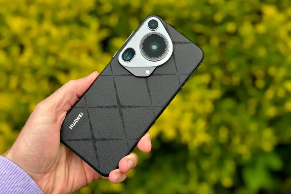 Kamerası En İyi Telefonlar 2025: Fotoğraf ve Video Çekmek İçin Tercih Edilebilecek En İyi Kameralı Telefonlar! 3 Huawei Pura 70 Ultra, kamerası görünen arka kısmı